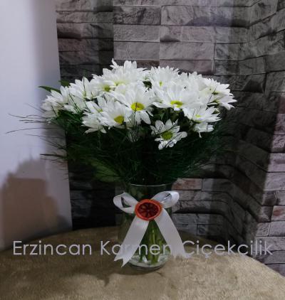 Erzincan Çiçekçi Cam Vazoda Beyaz Papatya 