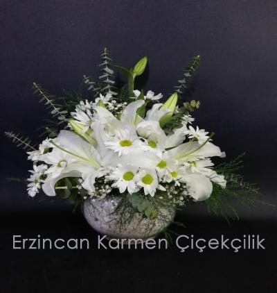  Erzincan Çiçek Fanusta beyaz lilyum ve beyaz papatya