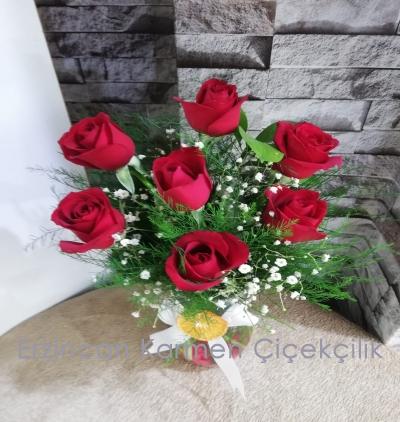  Erzincan Çiçek Gönder Cam vazoda 7 adet kırmızı gül