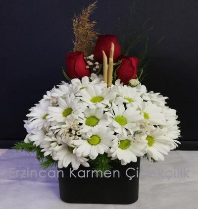  Erzincan Çiçekçiler Siyah Kare Camda Kırmızı Gül & Beyaz Papatya 