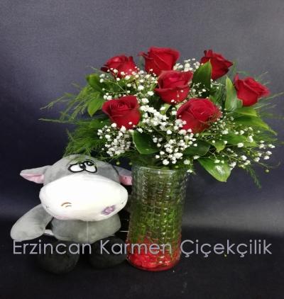  Erzincan Çiçekçiler Cam vazoda 7 kırmızı gül ve peluş eşek