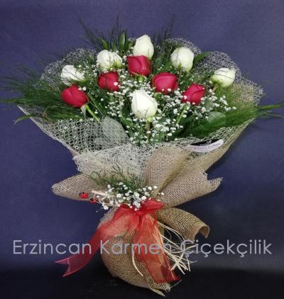 Erzincan Çiçekçi VIP Beyaz &  Kırmızı 11 güllü buket