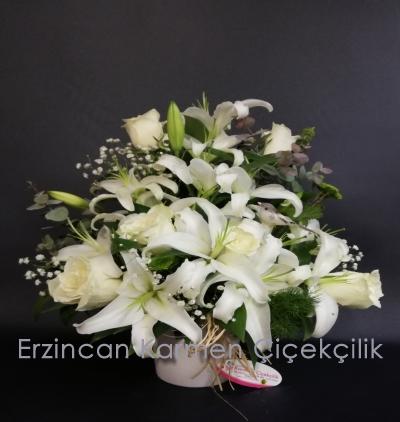  Erzincan Çiçek VIP Beyaz Güller ve Lilyum