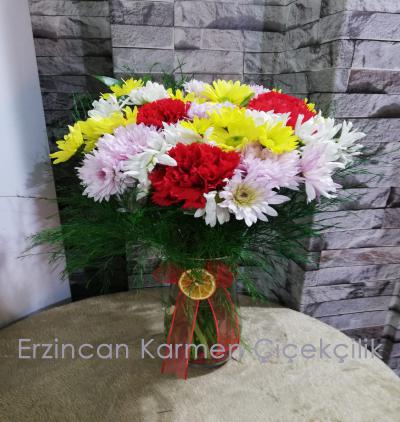  Erzincan Çiçek Siparişi Cam Vazoda Renkli Çiçek Aranjmanı