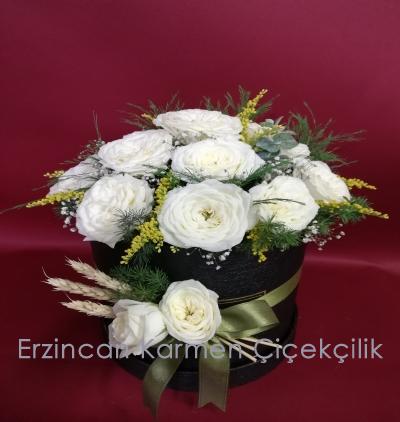 Erzincan Çiçekçi siyah silindir kutuda 21 adet beyaz gül