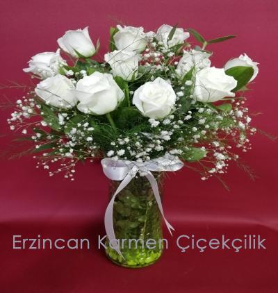  Erzincan Çiçekçiler cam vazoda 11 beyaz gül