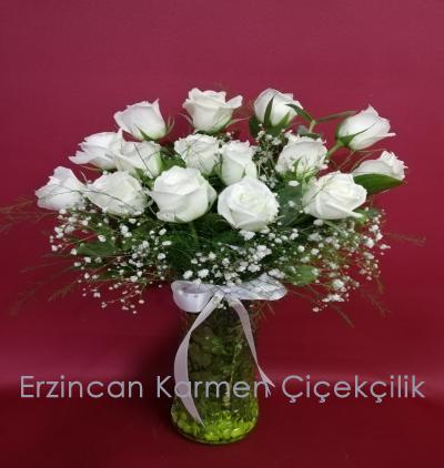  Erzincan Çiçekçiler Cam vazoda 15 beyaz gül