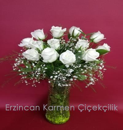  Erzincan Çiçekçiler Cam vazoda 13 adet beyaz gül