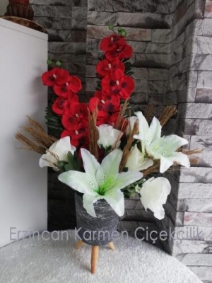 Erzincan Çiçekçi - 3 Ayaklı Vazoda Yapay Çiçek