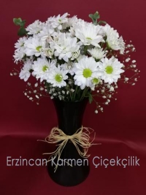  Erzincan Çiçekçiler - siyah vazoda beyaz papatyalar